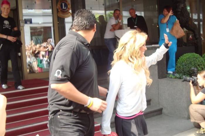 ATgAAAA4aLwuVIakmj356yt_SoOvKj17-1