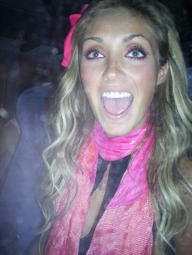 ATgAAACFM1YvWKzn_hWIqDCycXGLc22nhC5