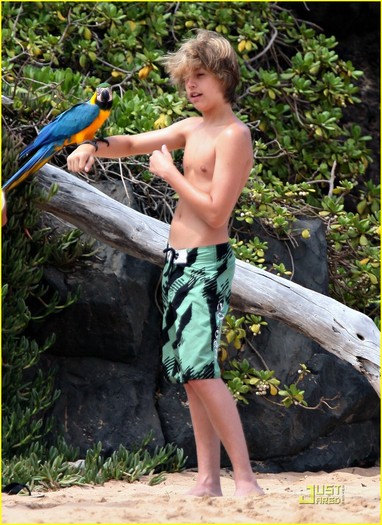 dylan-cole-sprouse-birthday-06 - Cole Sprouse