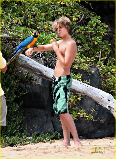 dylan-cole-sprouse-birthday-09 - Cole Sprouse