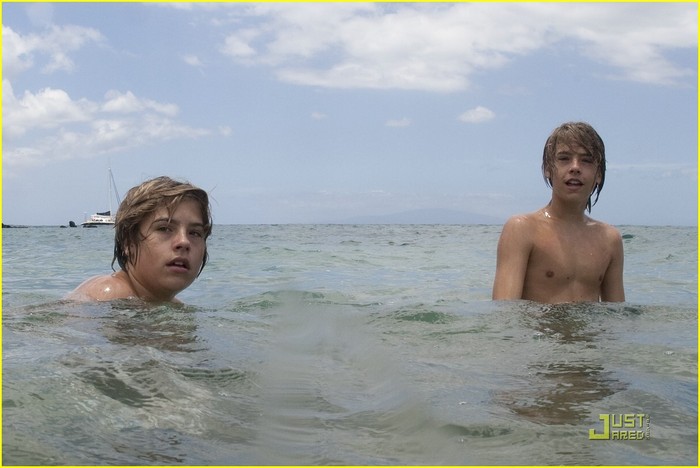 dylan-cole-sprouse-birthday-23 - Cole and Dylan Sprouse