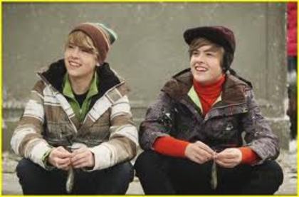 images (2) - Cole and Dylan Sprouse