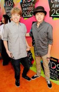 images (6) - Cole and Dylan Sprouse