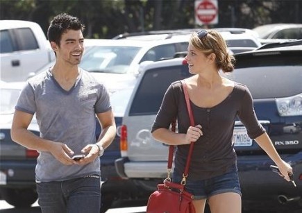 3533 - joe jonas se casatoreste cu ashley greene