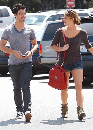 ashleyjoe - joe jonas se casatoreste cu ashley greene