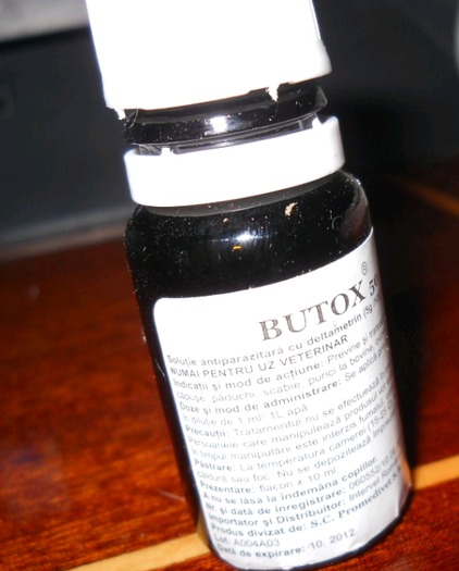 Butox; Pentru raia auriculara,1ml la un litru de apa sau 0,5 ml la 0,5 litri de apa
