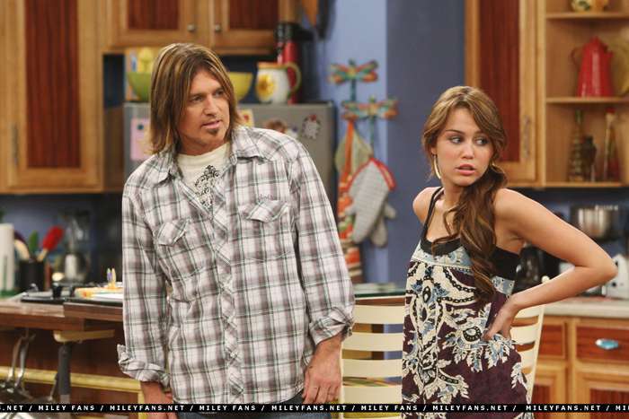 OIDWBDOYRHHZFAUIYAF - club miley-episodul din hannah montana problemele maselei