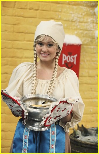 dylan-cole-sprouse-swede-07