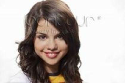 17079383_HWMHQAEGD - selena gomez