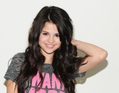 17079404_IYSKNZRDD - selena gomez