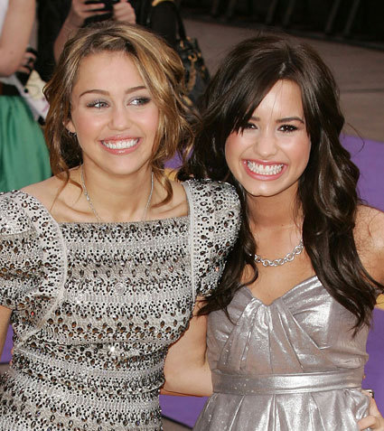 mileydemitweet[1] - miley si demi