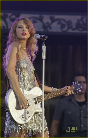 taylor_swift_1284363120