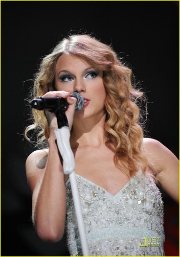 taylor_swift_1284638016