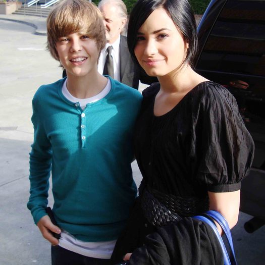 19143518_STEYIELPI[1] - demi lovato love justin bieber