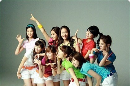 pointing-girls-generation-snsd-9290280-400-265
