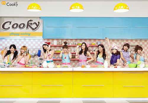 SNSD-LG-Cyon-Cooky-girls-generation-snsd-13334452-500-350