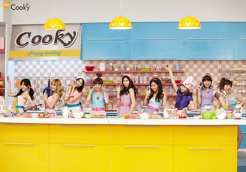 SNSD-LG-Cyon-Cooky-girls-generation-snsd-13334524-500-350