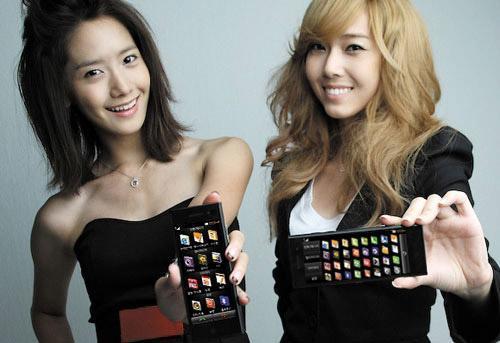 LG-Chocolate-Phone-YoonA-Jessica-girls-generation-snsd-8404336-500-343