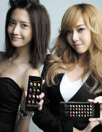 LG-Chocolate-Phone-YoonA-Jessica-girls-generation-snsd-8404349-355-462