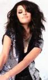 21549233_MGYPKICBA - selena gomez