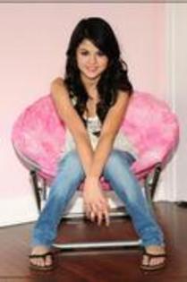21549636_XLNRPUGQB - selena gomez