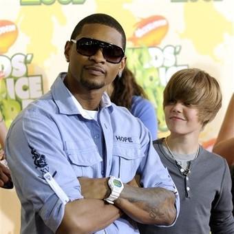 justin-bieber-and-usher-4 - poze justin la gala premilor