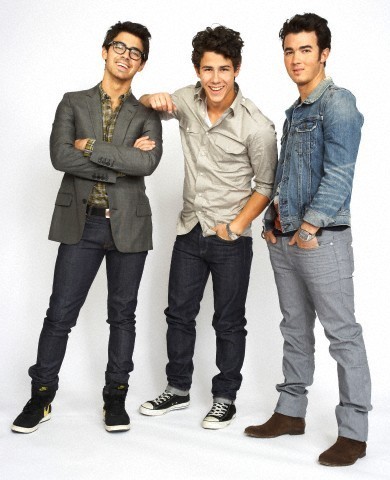 Billboard-2010-Rachel-Been-the-jonas-brothers-16260270-390-480 - poze Jonas Brothers in LOS ANGELES