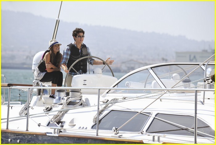 JONAS-LA-Episode-11-The-Boat-Trip-jonas-la-15228466-700-468