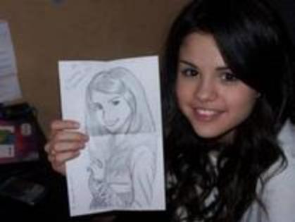 selena se deseneaza pe ea - poze selena rare