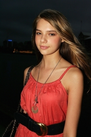 Indiana Evans - vedetele pe care le ador cel mai moooooolt