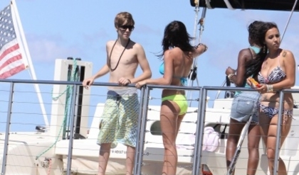  - Justin Bieber In Hawai