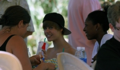  - Justin Bieber In Hawai