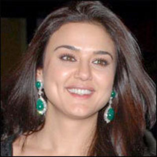 6451_1059829950628_1672293310_147338_4567351_n - PREITY ZINTA