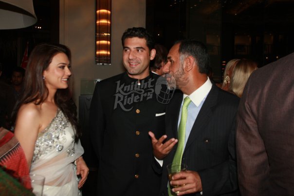 8125_1241068145184_1183726719_30739948_8251461_n - PREITY ZINTA