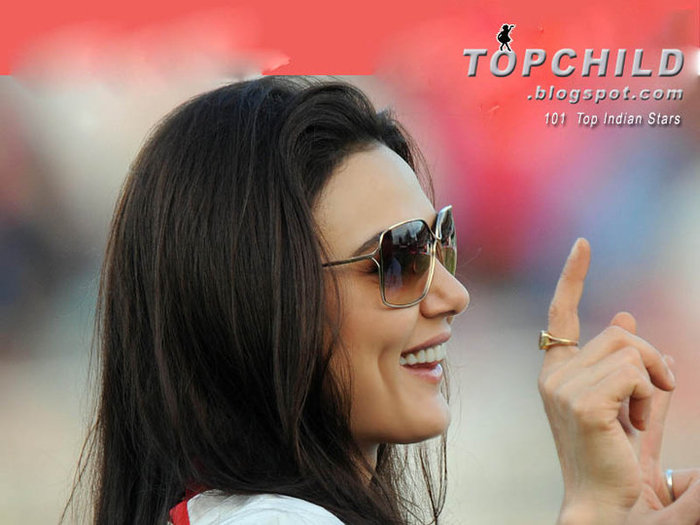 58913_1635116559307_1278481893_31805143_5505095_n - PREITY ZINTA