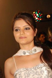 30130_124361157600719_100000805072793_120387_7860433_n - Rubina Dilaik