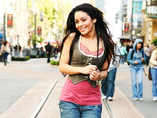 vanessa-hudgens-175100l-poza