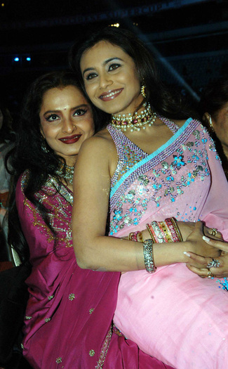 IIFA-93-Rekha-Rani