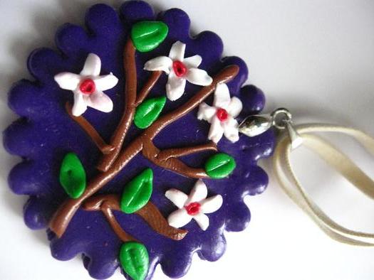 Detaliu pandantiv "Primavara"