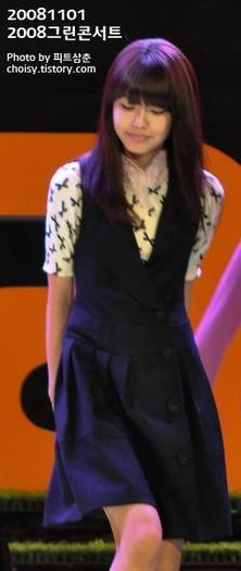 Soo-Young-girls-generation-snsd-7422449-254-600