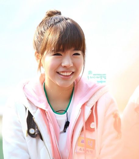 smiling-sunny-girls-generation-snsd-14632785-800-919