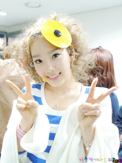 SBS-Inkigayo-SNSD-girls-generation-snsd-10465543-580-775 - Taeyeon