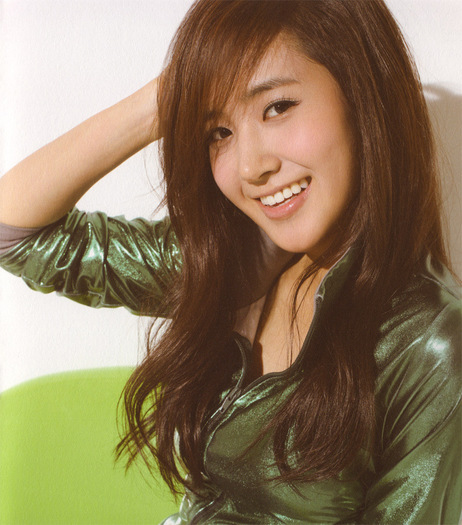 Yuri-girls-generation-snsd-7128940-1056-1200