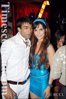 Aamir (35) - Jatin Grewal