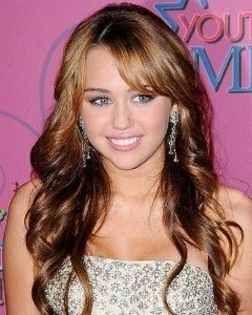 Miley-Cyrus-si-a-pus-extensii-de-24-000--[1] - poze   miley  cyrus