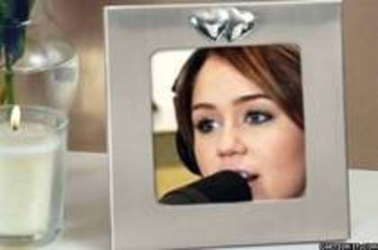 YGNMNYMTVVMEWGLAMEK[1] - poze   miley  cyrus