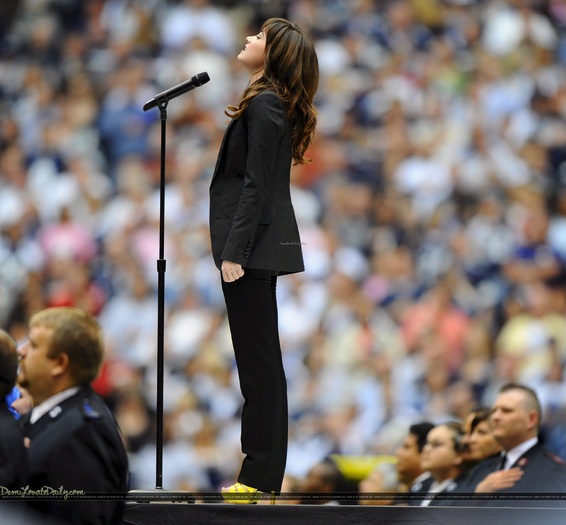 002 - NOVEMBER 27TH - Sings at the Cowboys vs Seahawks Game