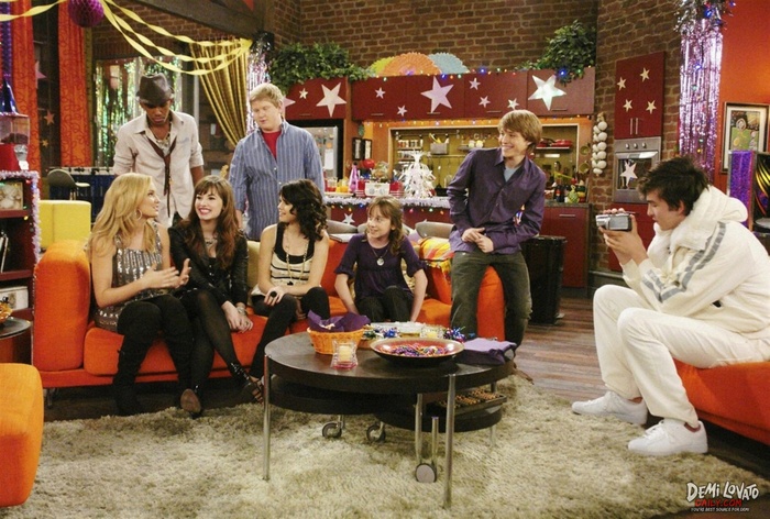 004 - NOVEMBER 25TH - Disney Channel Totally New Year