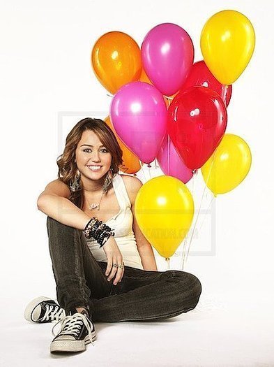 16132601_AJYQUAXBM - Sedinta foto miley cyrus 04