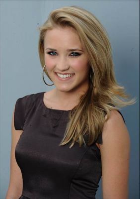 -Emily-emily-osment-15562487-282-400 - poze Emily Osment